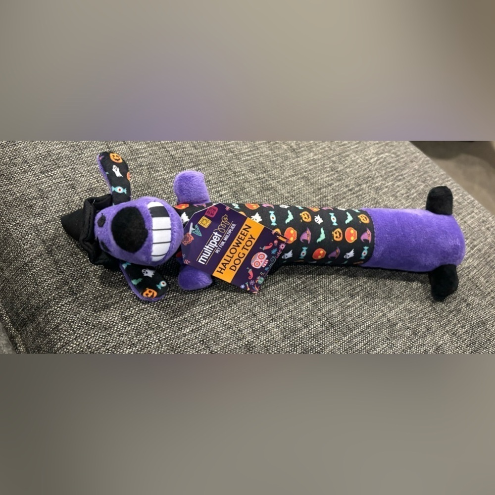 MULTIPET Halloween dog toy loofah w/squeaker. Purple & black.